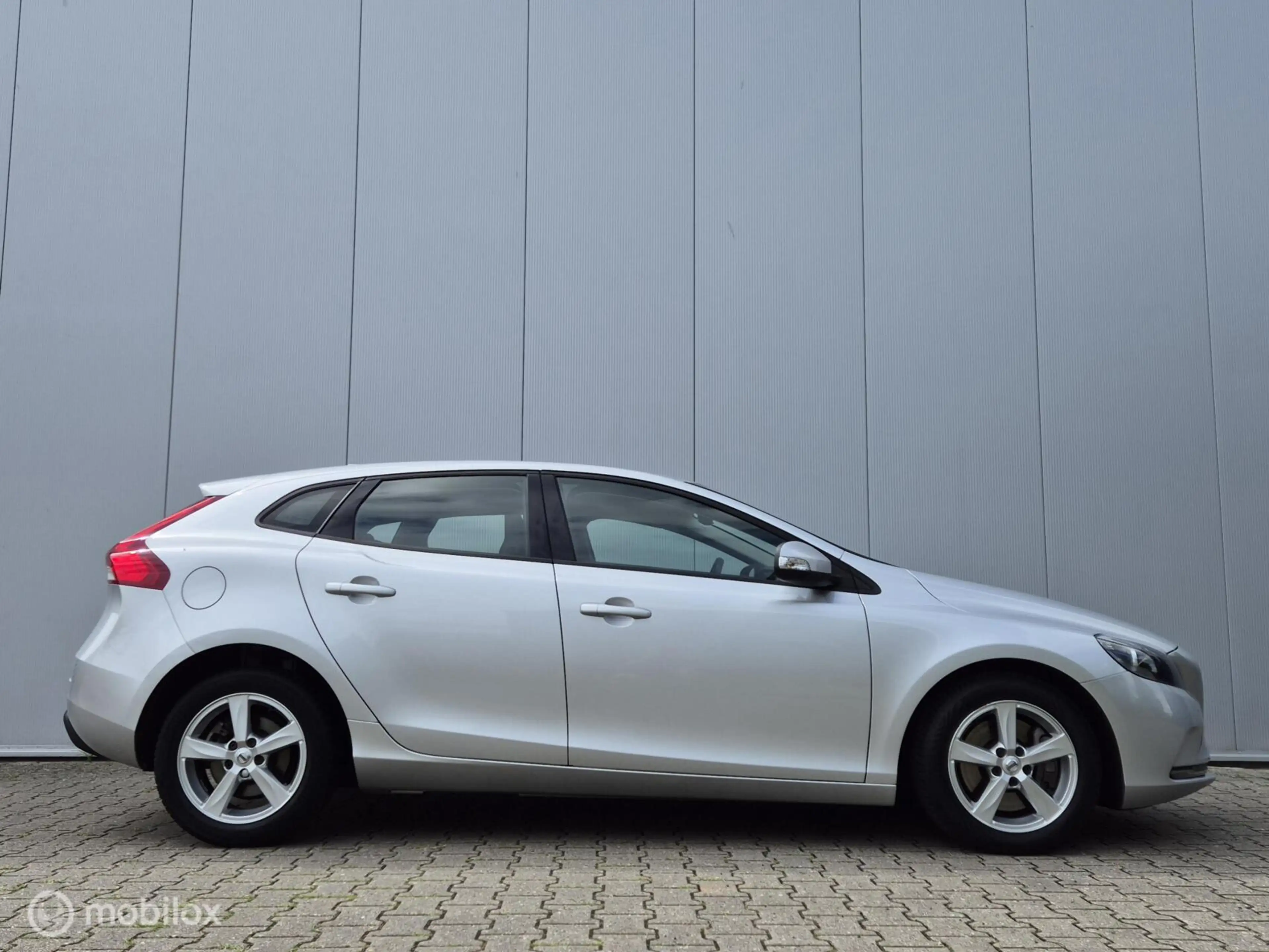 Volvo V40 1.5 T2 EDITION — photo 6