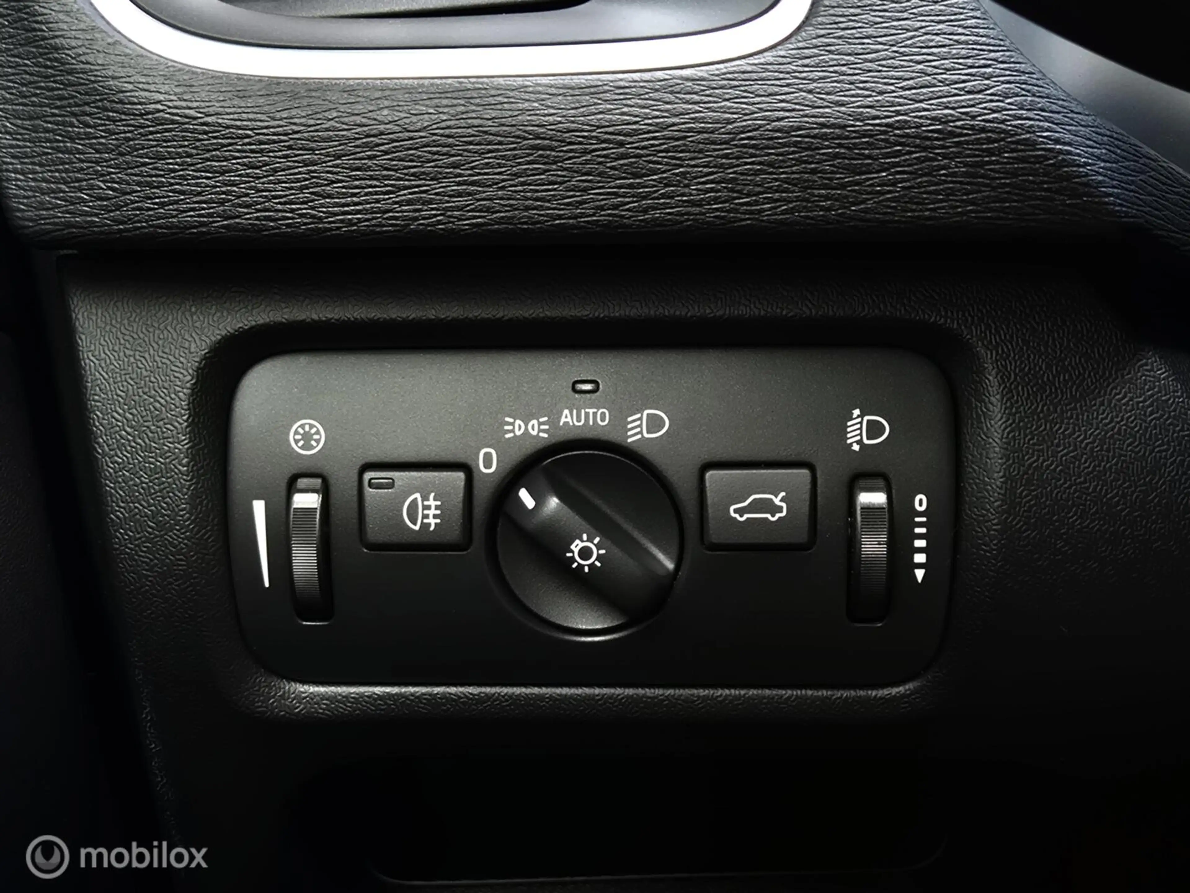 Volvo V40 1.5 T2 EDITION — photo 34