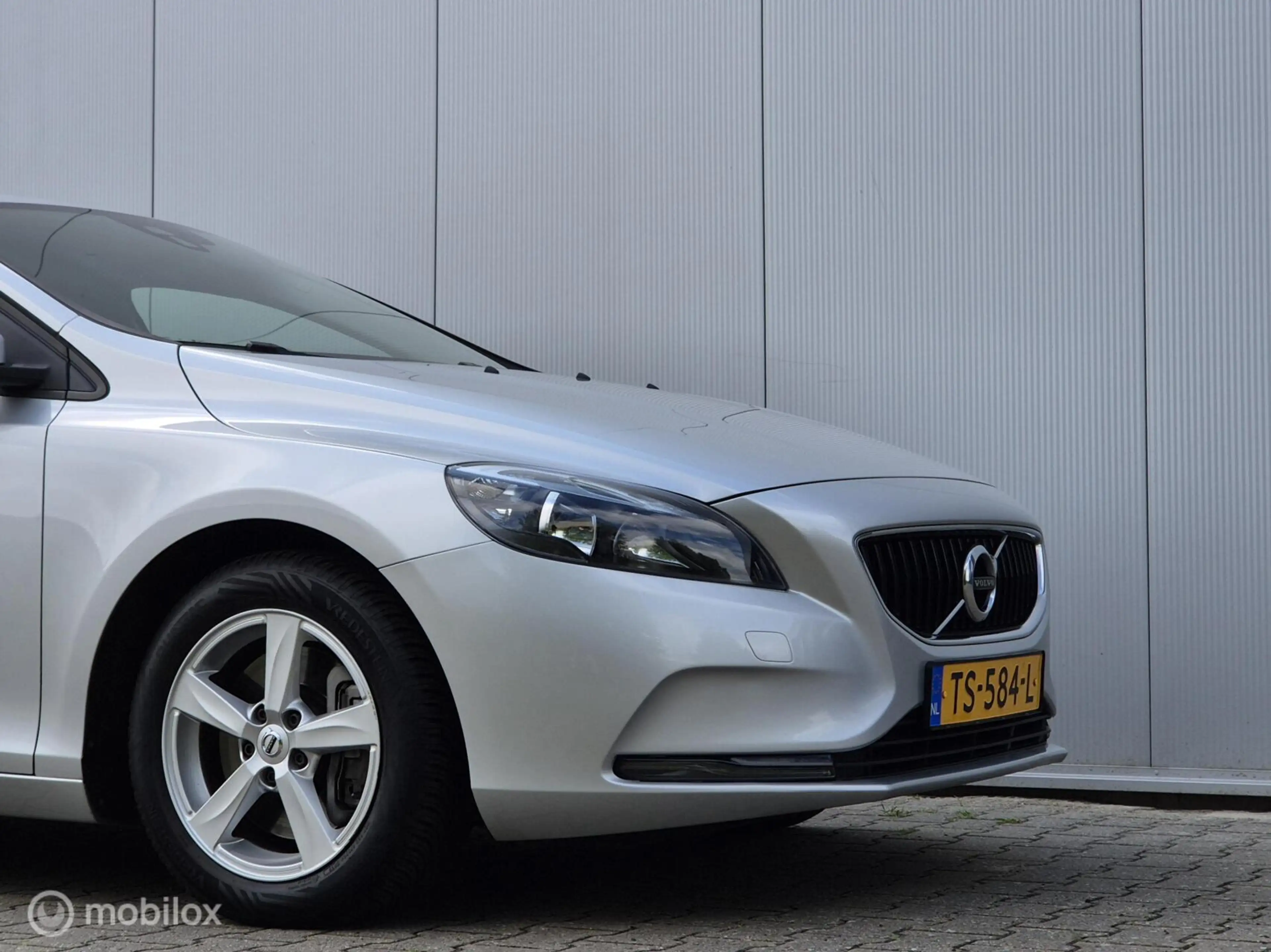 Volvo V40 1.5 T2 EDITION — photo 10