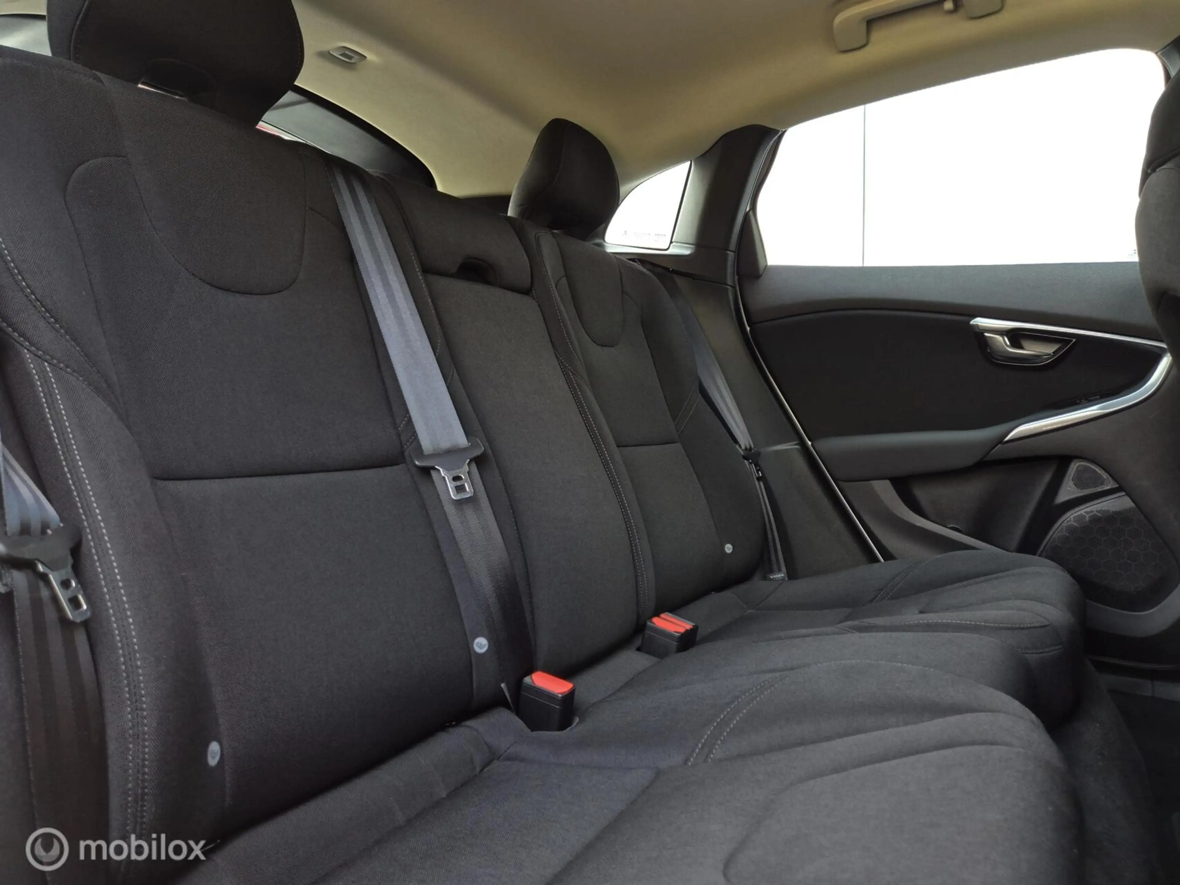 Volvo V40 1.5 T2 EDITION — photo 16