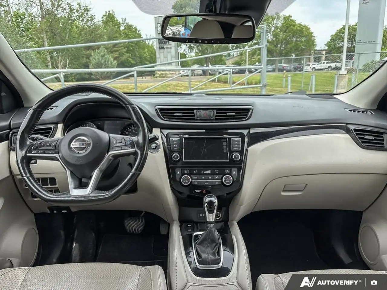 Nissan Qashqai снимка Nissan Qashqai