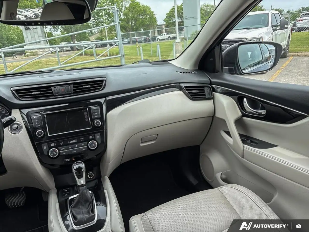 Nissan Qashqai снимка Nissan Qashqai