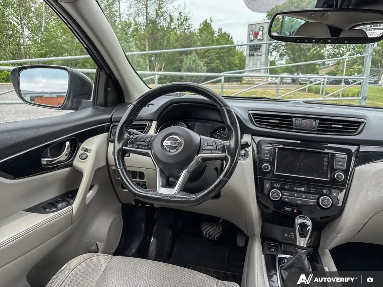Nissan Qashqai снимка Nissan Qashqai