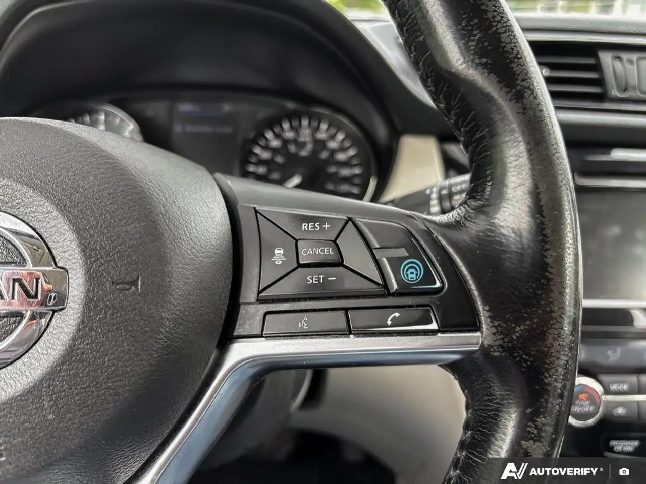 Nissan Qashqai снимка Nissan Qashqai