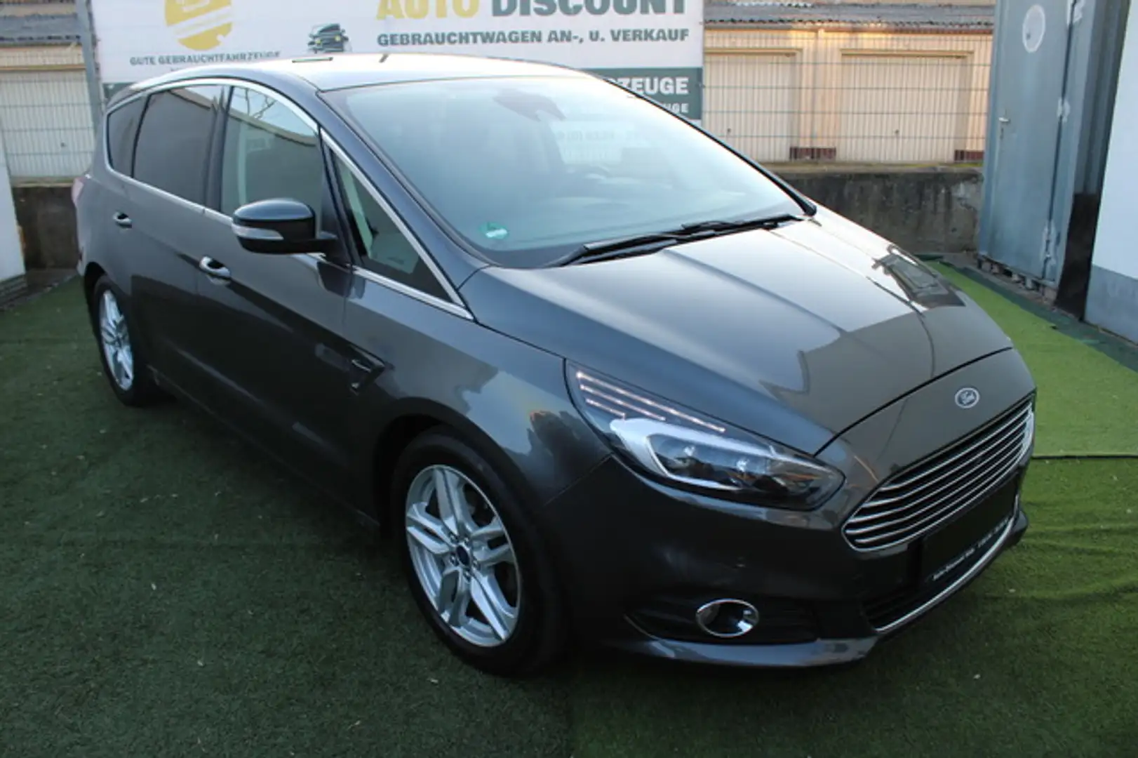 Ford S-Max Titanium 2.0 TDCI VOLL*TOP Grau - 1
