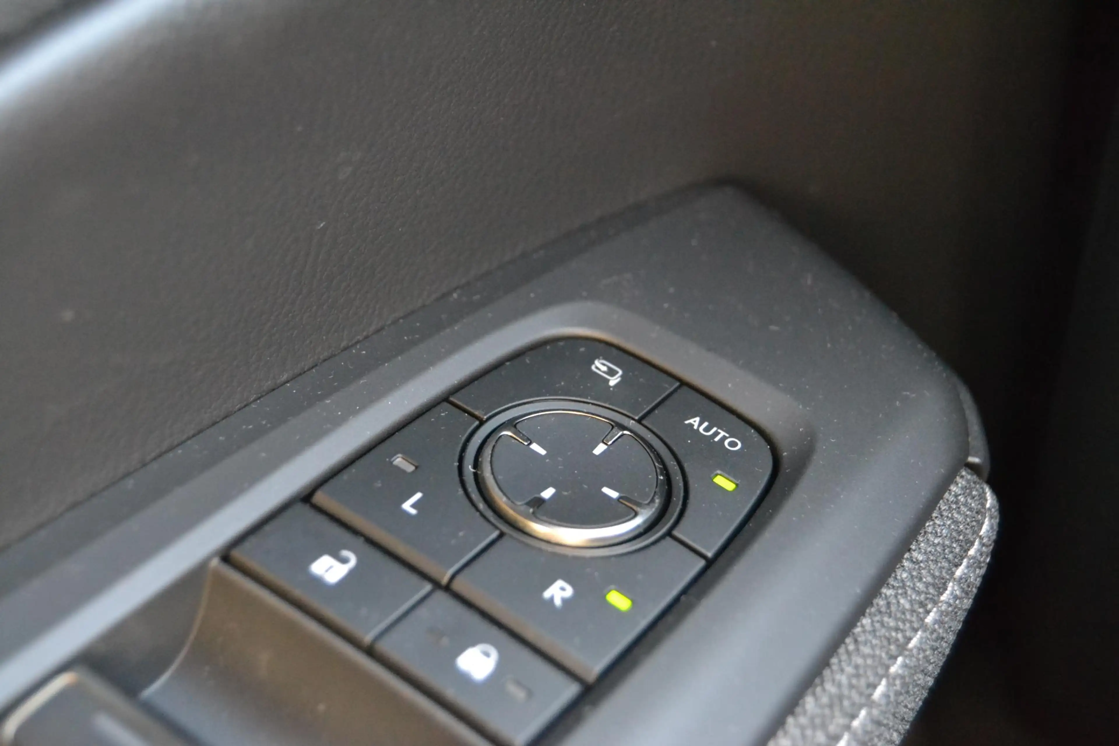 Lexus LBX 2WD STOELVERW STUURVERW PARK-SENSOR BLIND-SPOT CAR — photo 24