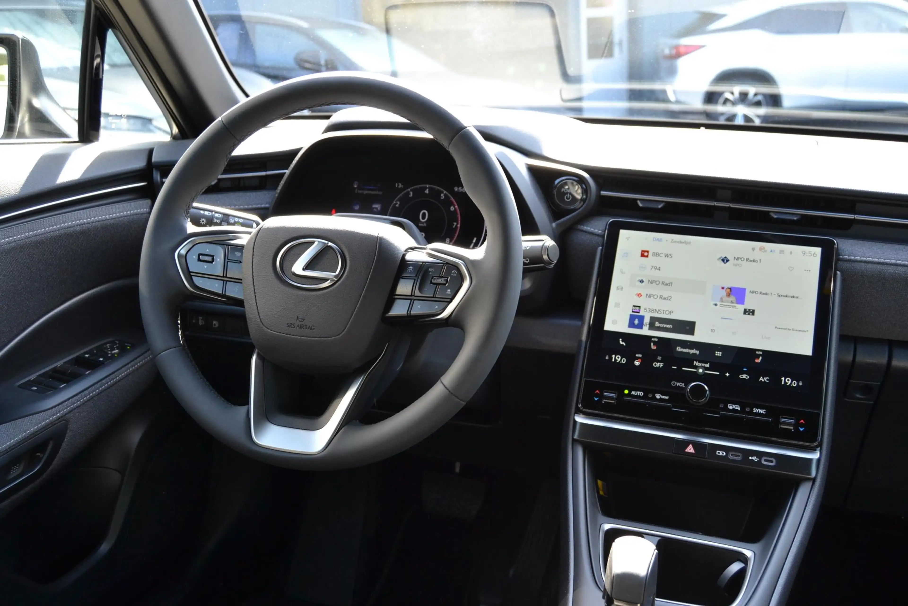 Lexus LBX 2WD STOELVERW STUURVERW PARK-SENSOR BLIND-SPOT CAR — photo 29