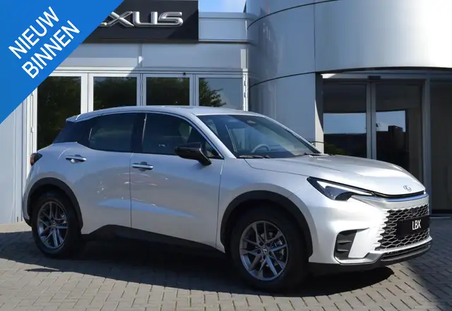 Lexus LBX 2WD STOELVERW STUURVERW PARK-SENSOR BLIND-SPOT CAR