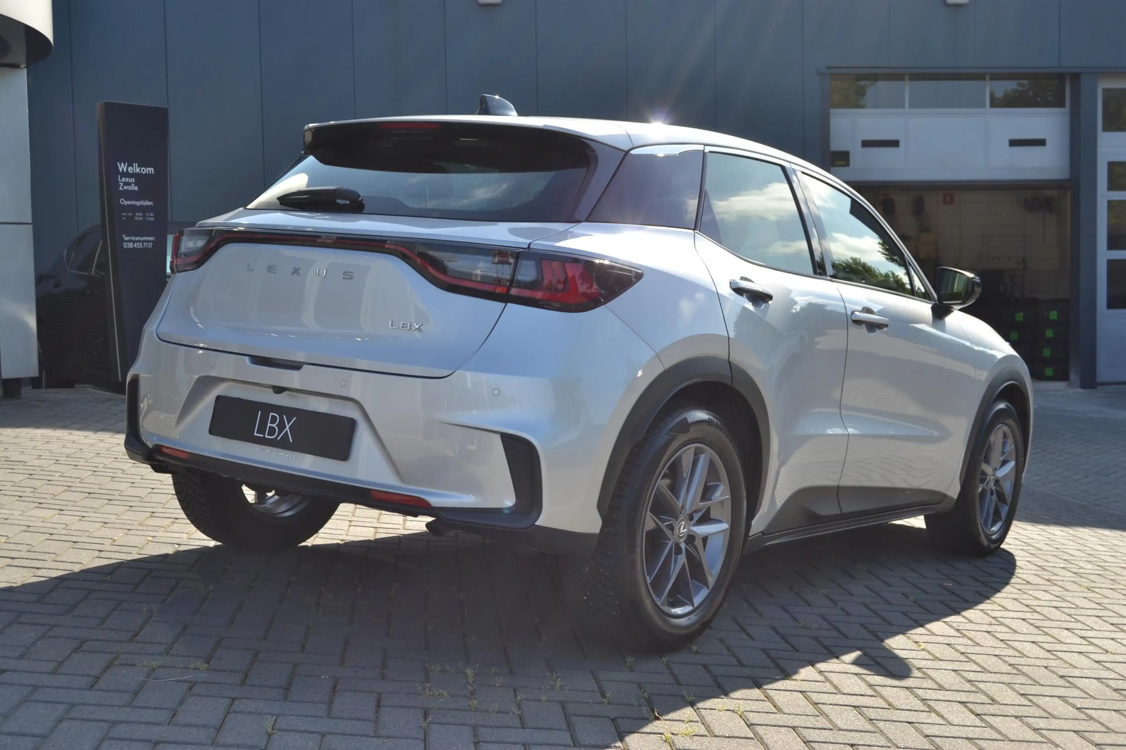 Lexus LBX 2WD STOELVERW STUURVERW PARK-SENSOR BLIND-SPOT CAR — photo 3