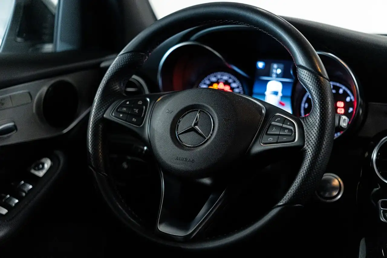 Mercedes-Benz GLC снимка Mercedes-Benz GLC
