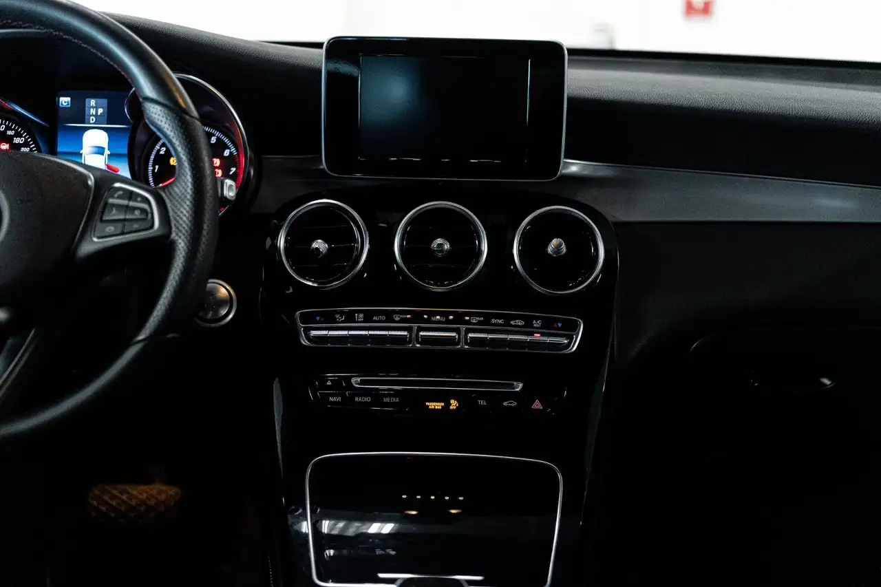 Mercedes-Benz GLC снимка Mercedes-Benz GLC