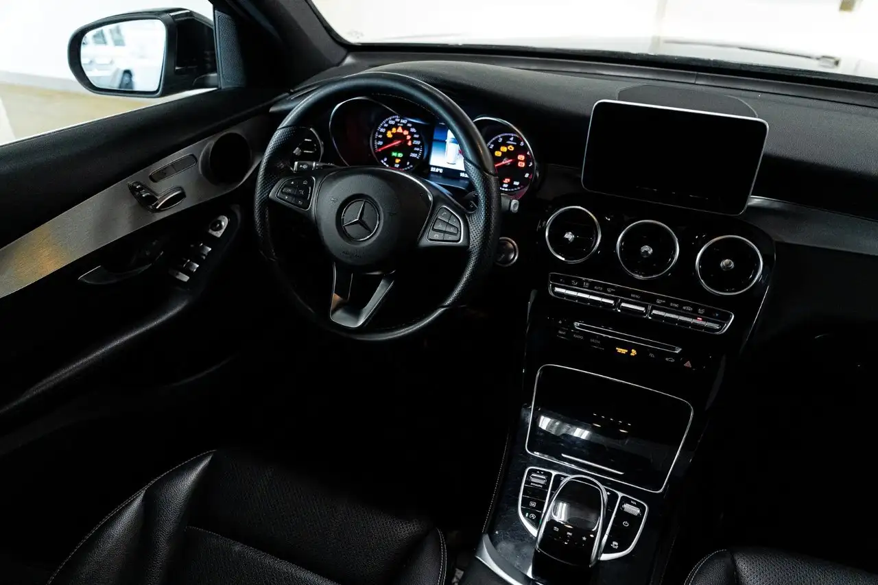 Mercedes-Benz GLC снимка Mercedes-Benz GLC