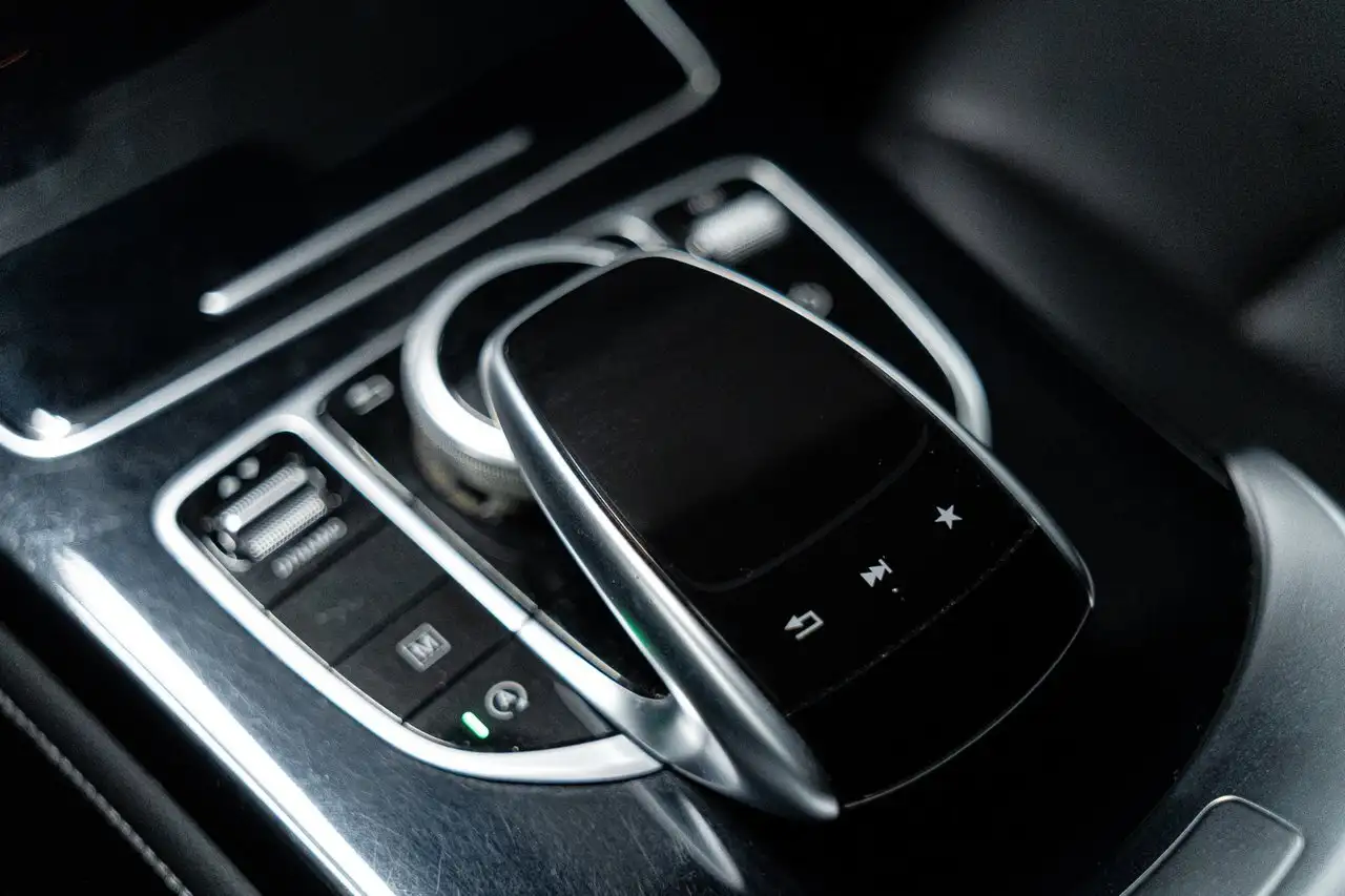 Mercedes-Benz GLC снимка Mercedes-Benz GLC