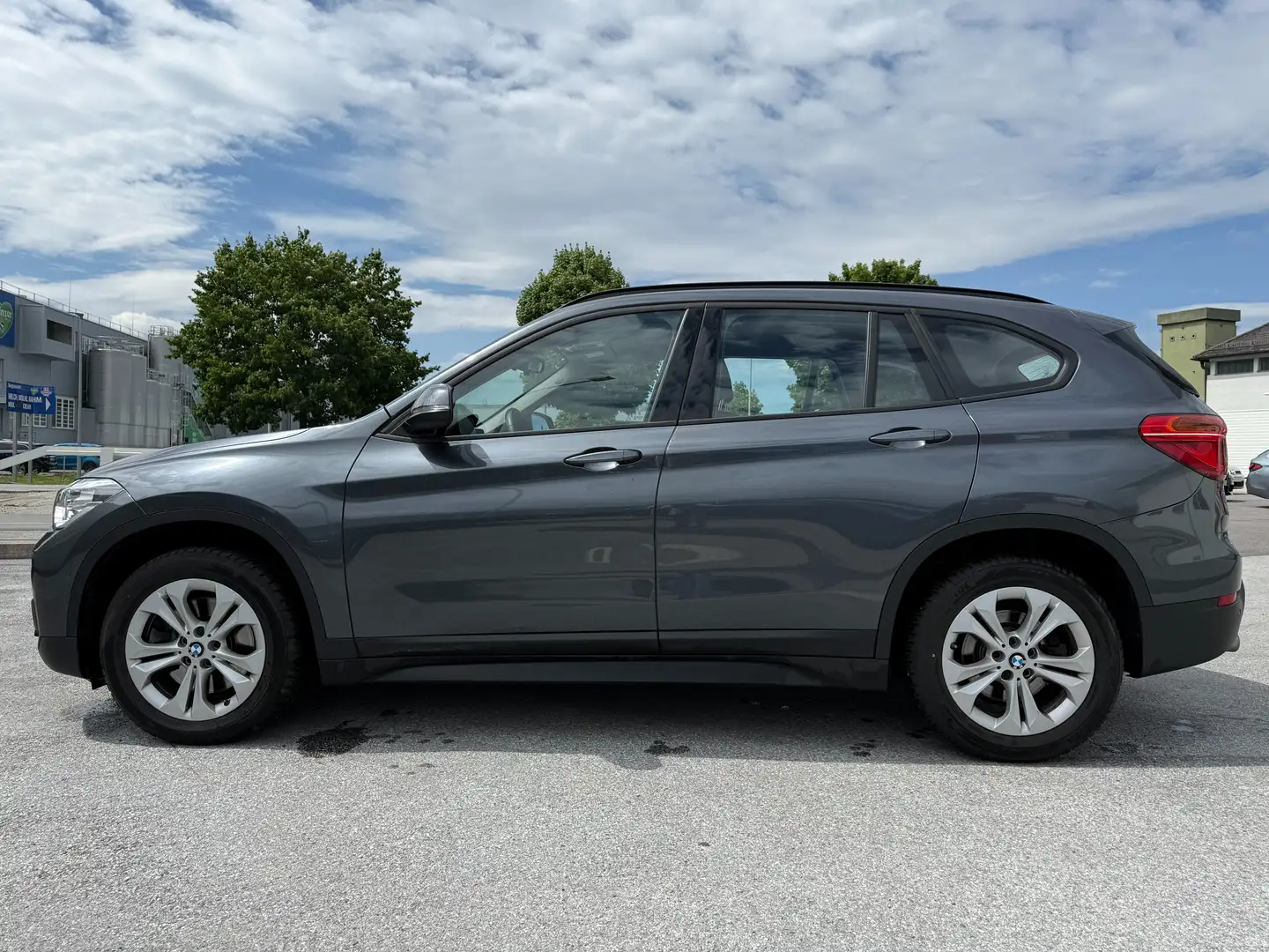 BMW X1 2.0 i Automatik *** ALLRAD *** 6 PAKETE *** Grau - 2