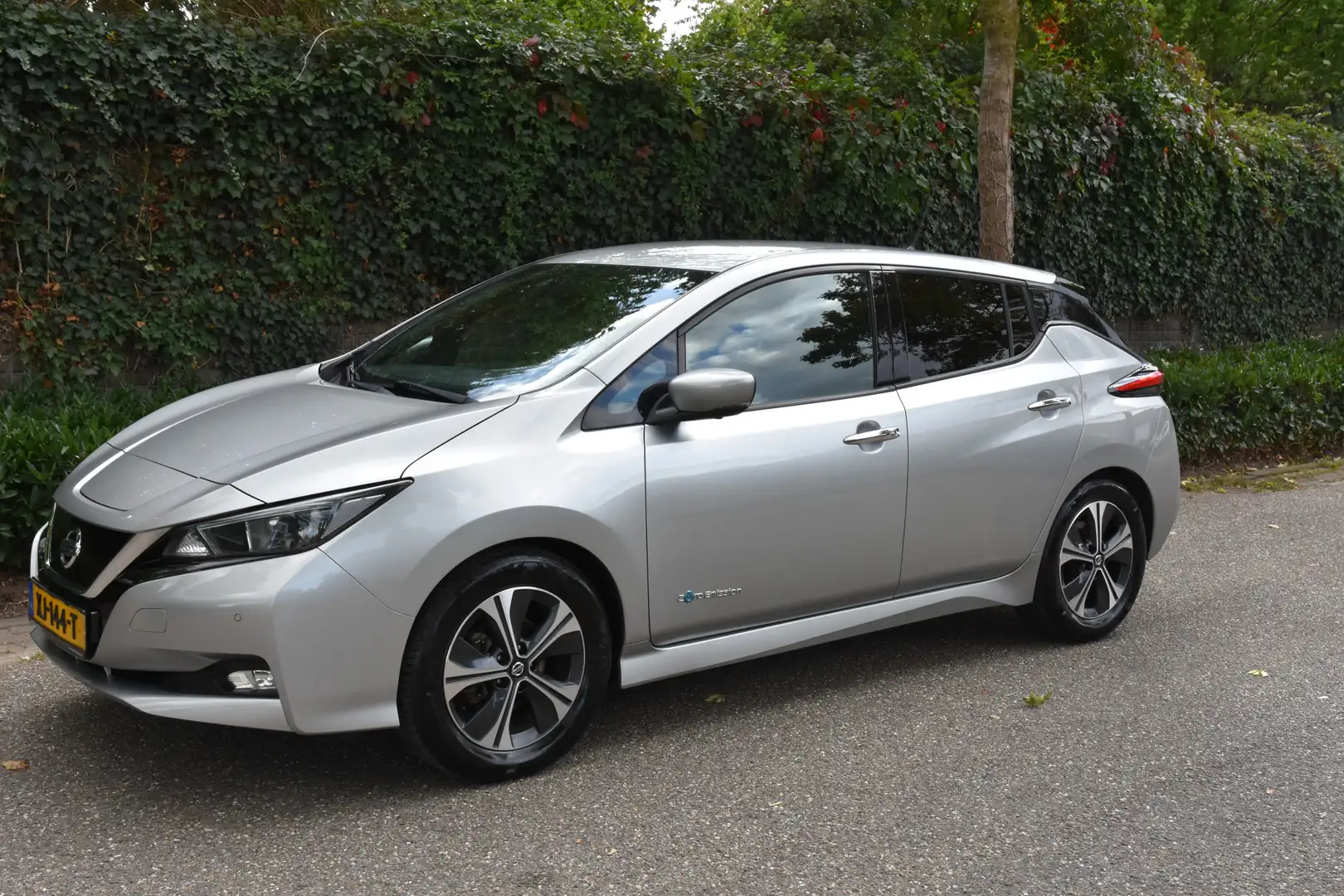 Nissan Leaf N-Connecta 40 kWh | 360 CAMERA | STOEL/STUUR VERW Grijs - 2