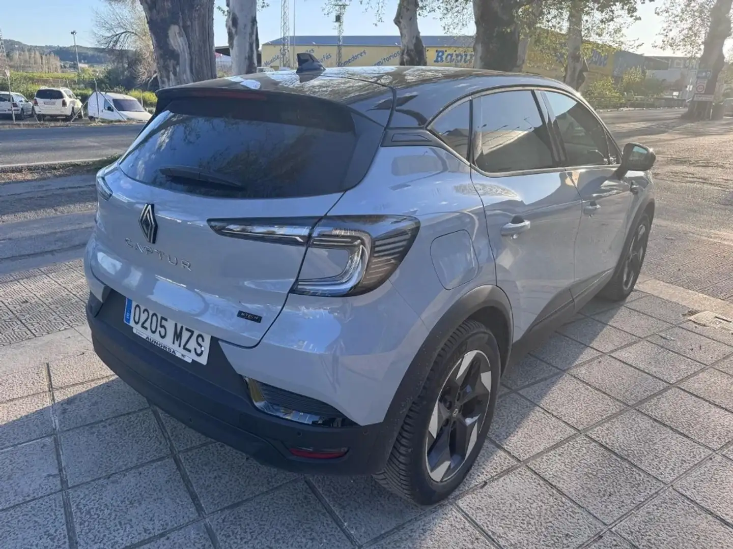 Renault Captur Techno Gris - 2