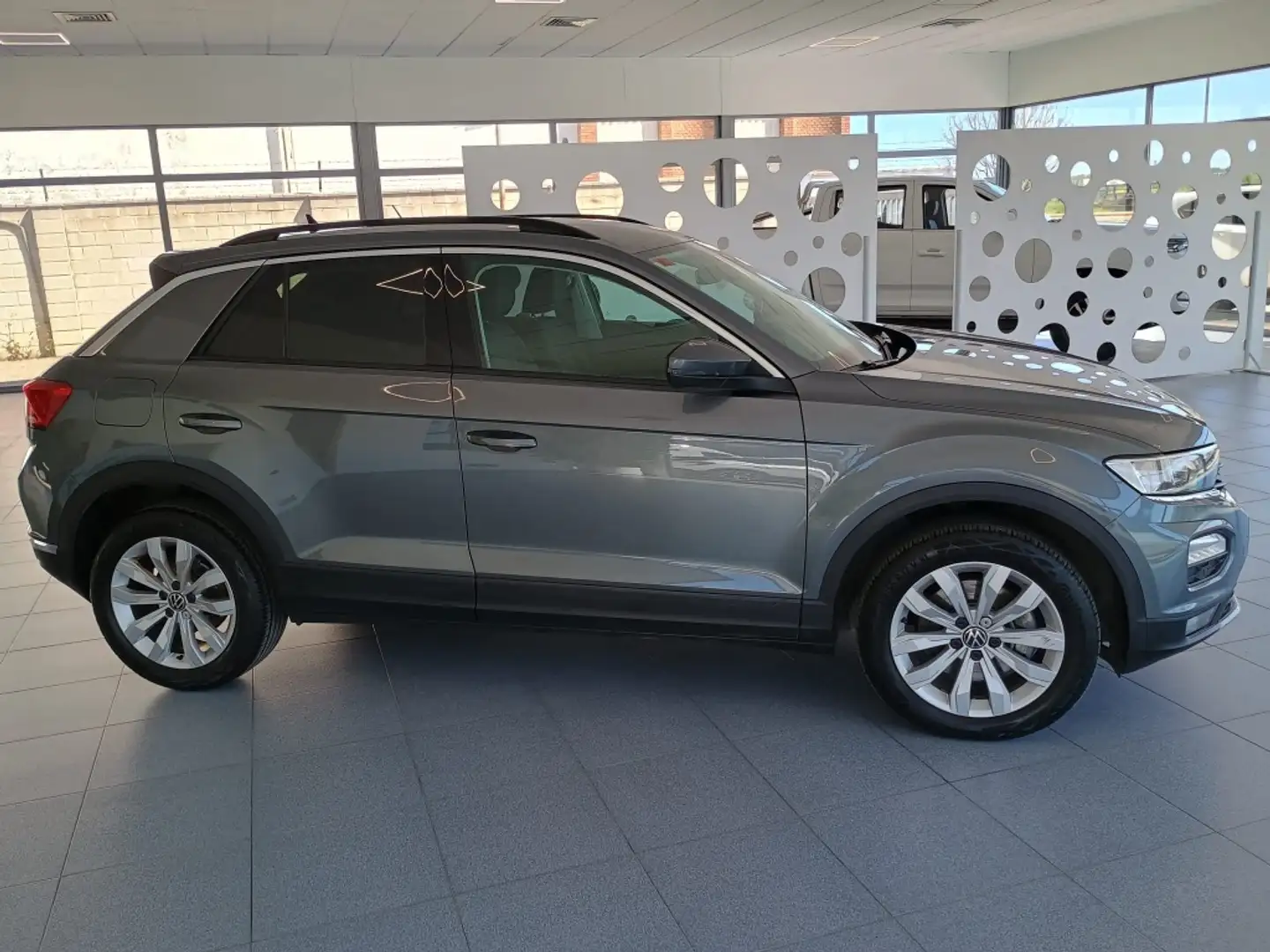 Volkswagen T-Roc 2.0TDI Advance DSG7 Gris - 1
