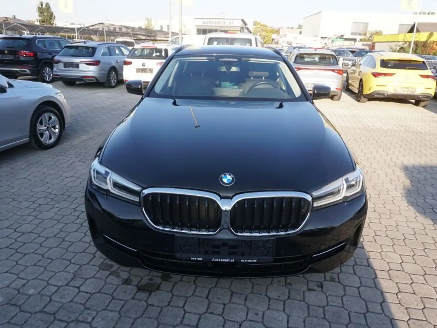 BMW 520 d Touring Aut. *LEDER+NAVI+LED* Schwarz - 2