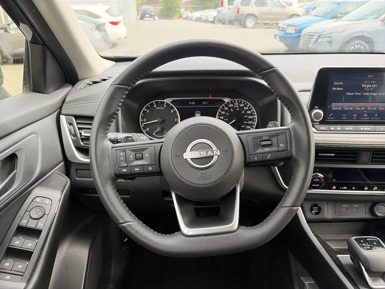 Nissan Rogue снимка Nissan Rogue