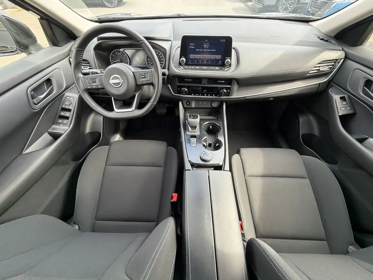 Nissan Rogue снимка Nissan Rogue