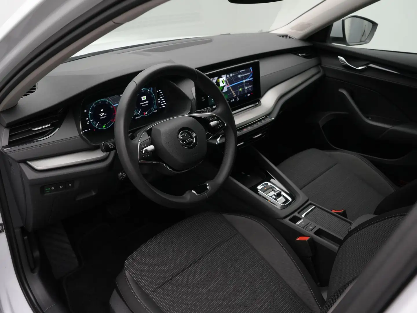 Skoda Octavia Combi 1.0 e-TSI 110 pk DSG Business Edition | Trek Wit - 2