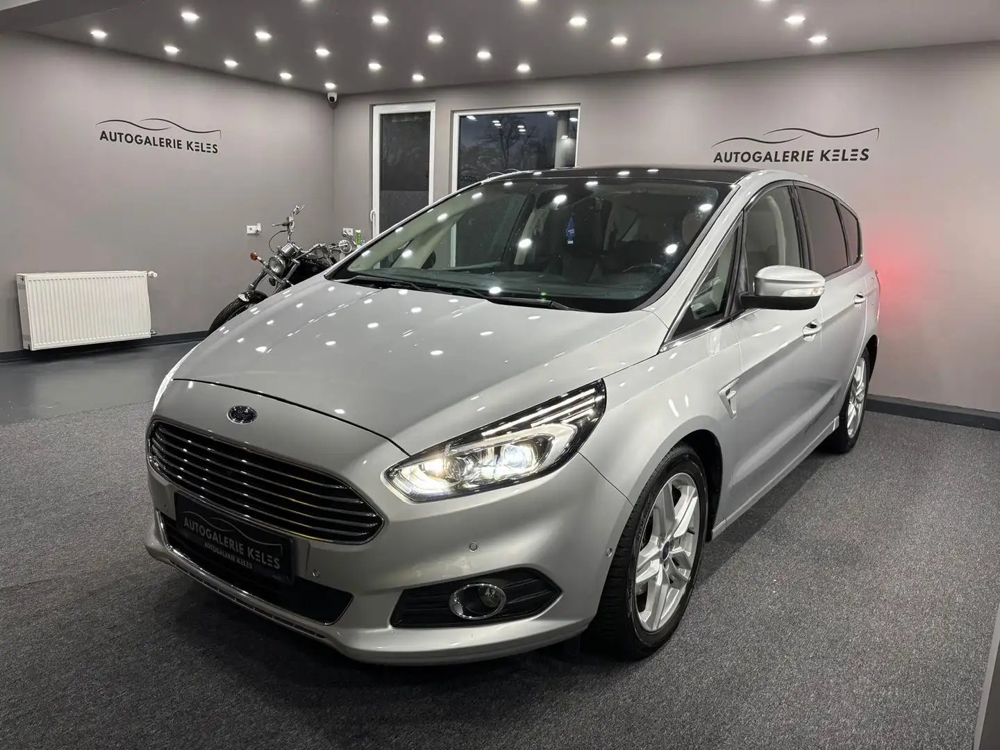 Ford S-Max Titanium AWD LEDER*NAVI*XEN*PANO*KAM*ACC Plateado - 2