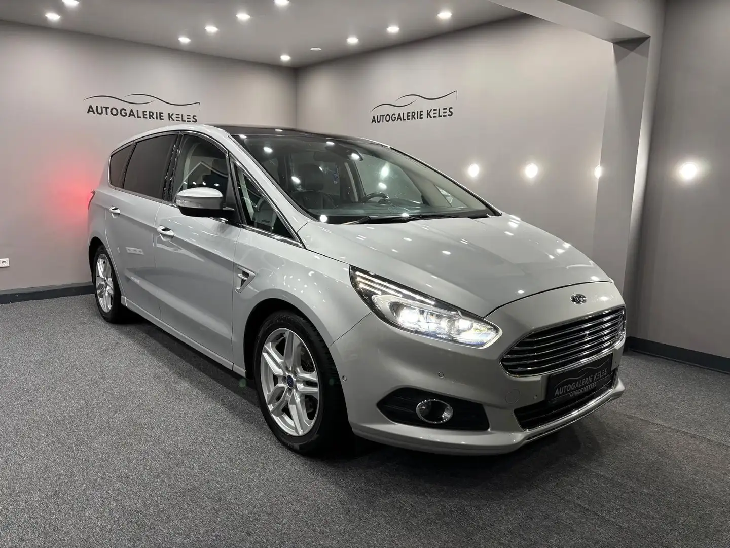 Ford S-Max Titanium AWD LEDER*NAVI*XEN*PANO*KAM*ACC Plateado - 1
