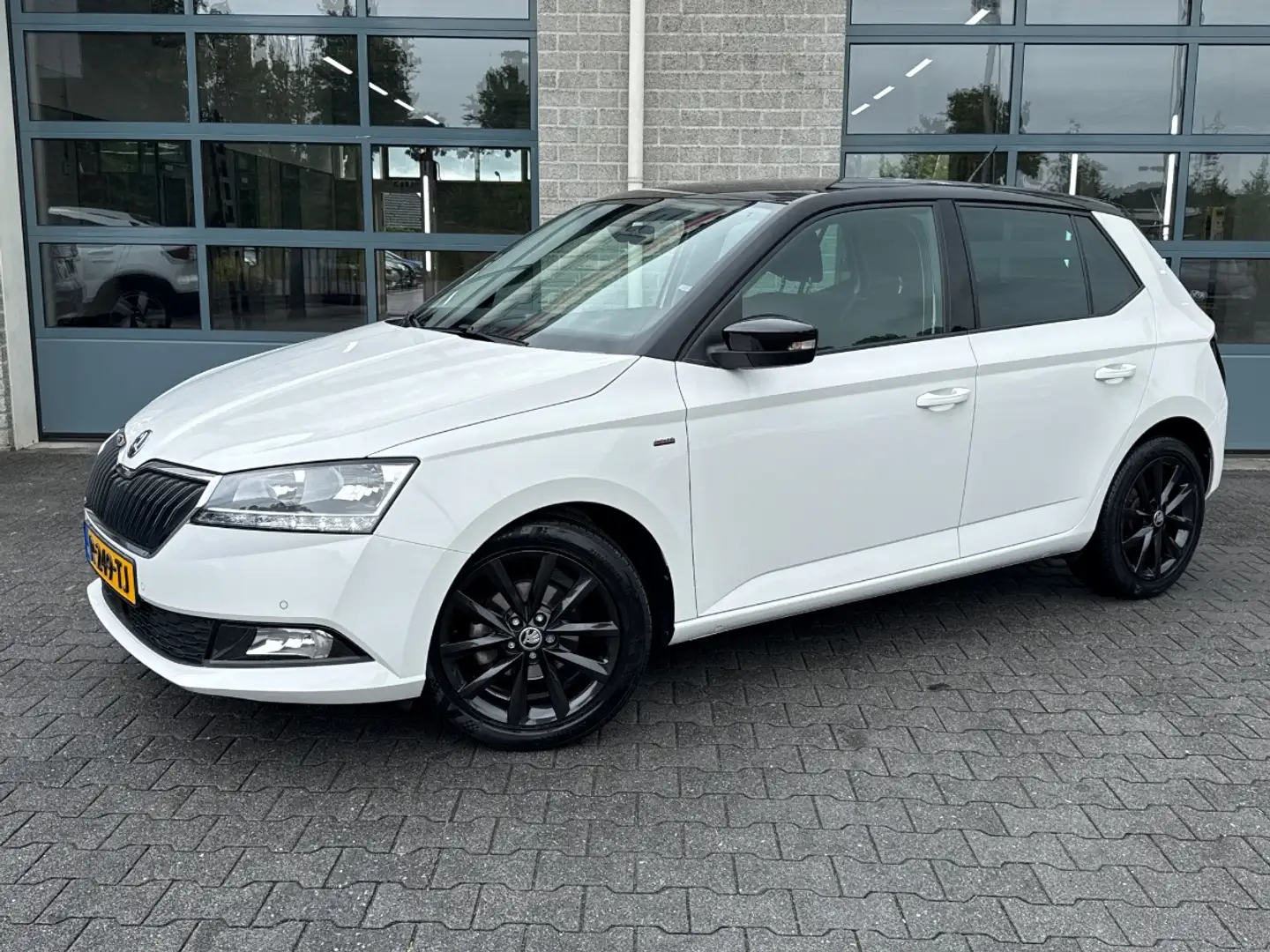 Skoda Fabia 1.0 TSI Business Edition | PARKEERSENSOREN | AIRCO - 1