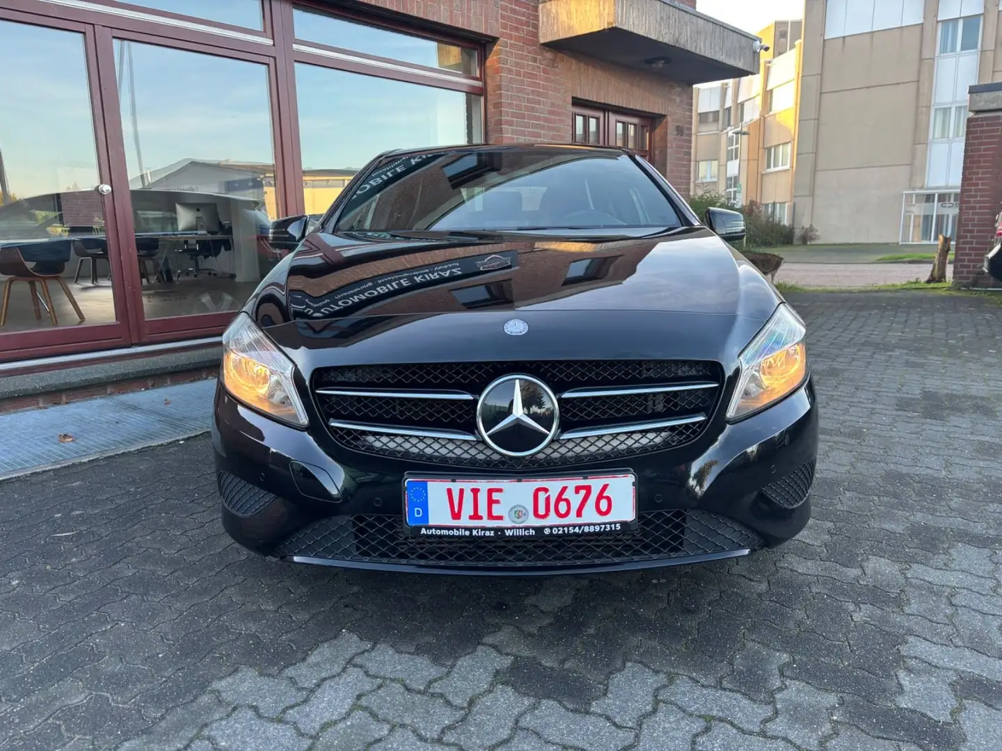 Mercedes-Benz A 180 BlueEfficiency SHZ PDC NAVI GARANTIE Noir - 2