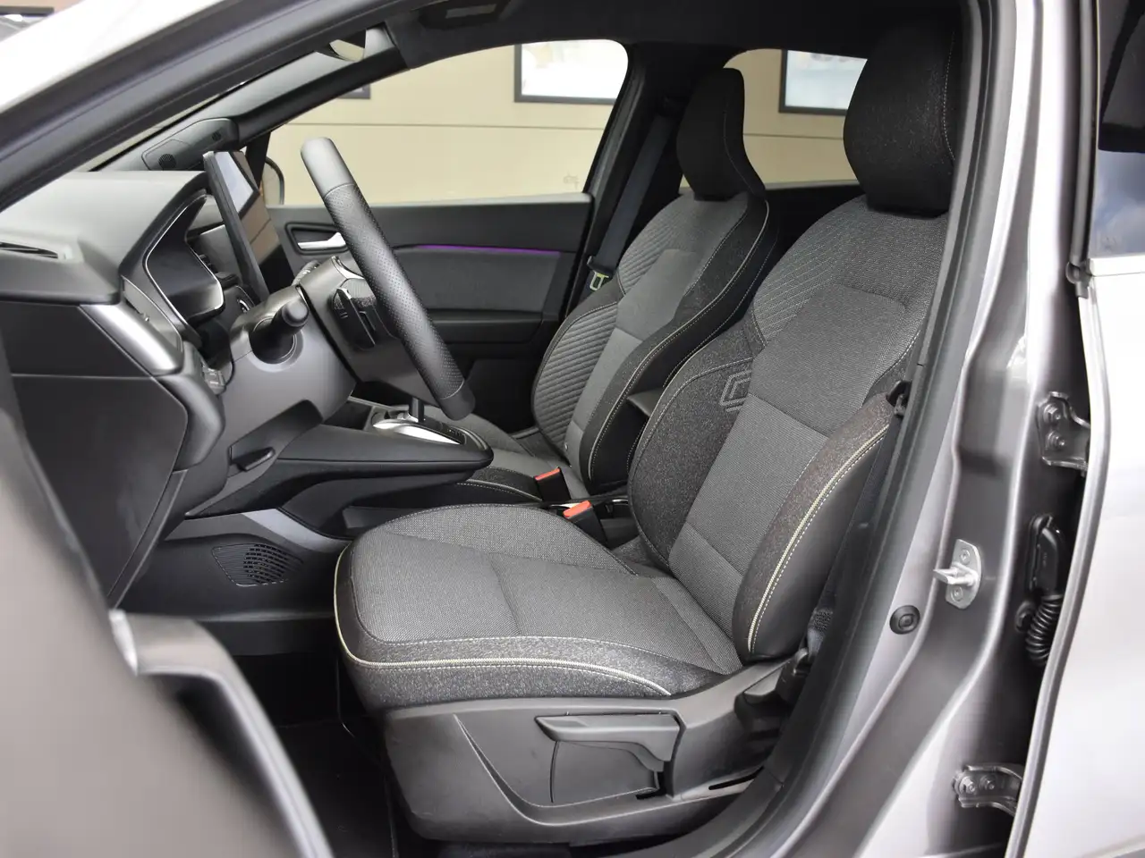 Renault Symbioz 1.3 TCE MHEV / TECHNO / EDC / CARPLAY / GPS / DAB /, миниатюра 10