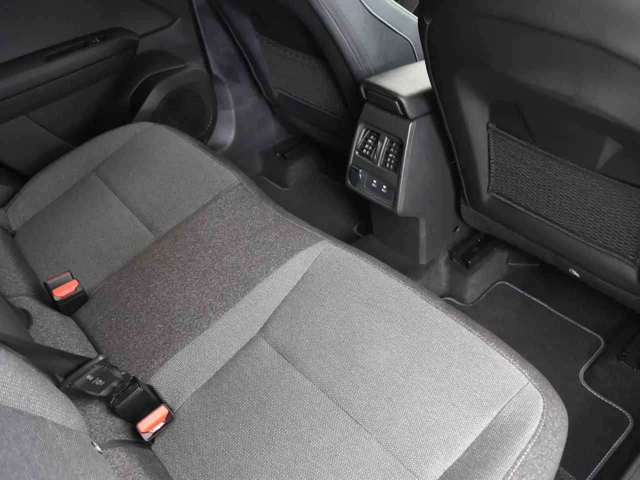 Renault Symbioz 1.3 TCE MHEV / TECHNO / EDC / CARPLAY / GPS / DAB /, миниатюра 21
