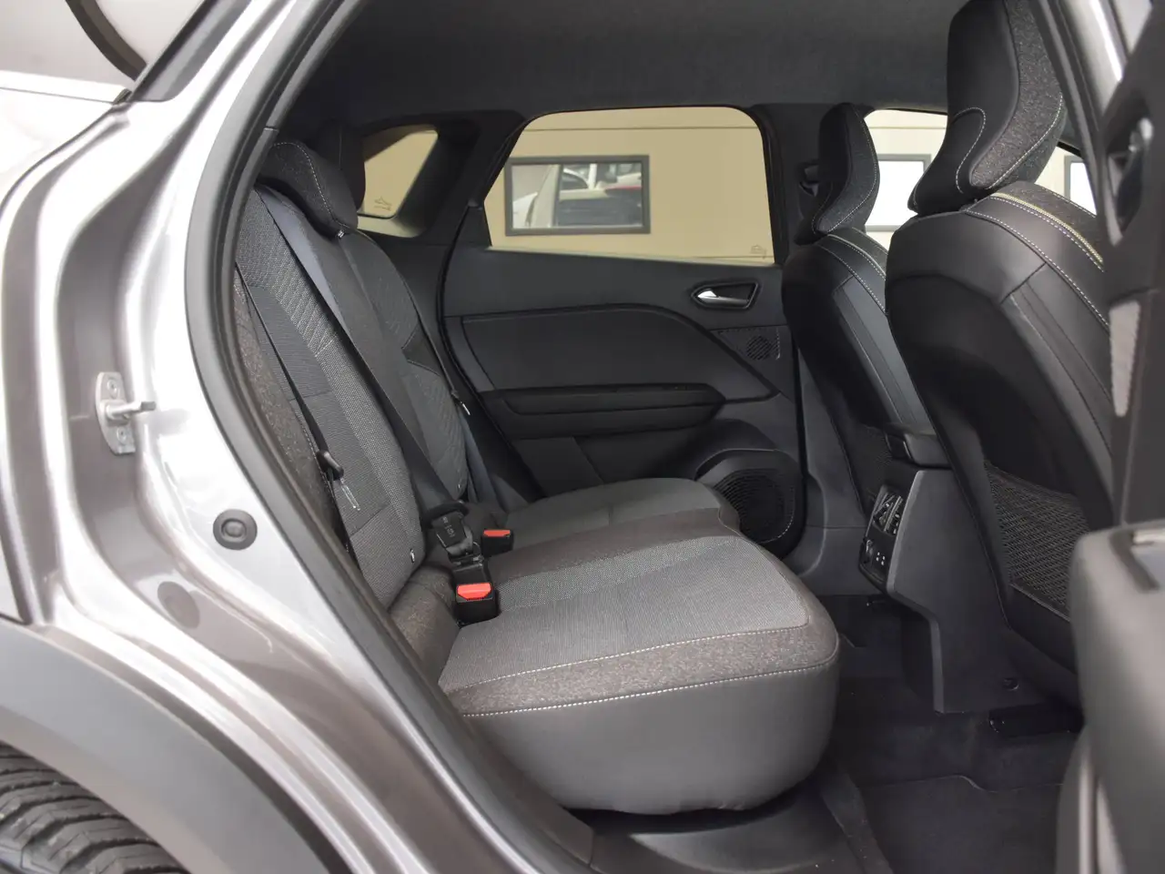 Renault Symbioz 1.3 TCE MHEV / TECHNO / EDC / CARPLAY / GPS / DAB /, миниатюра 13