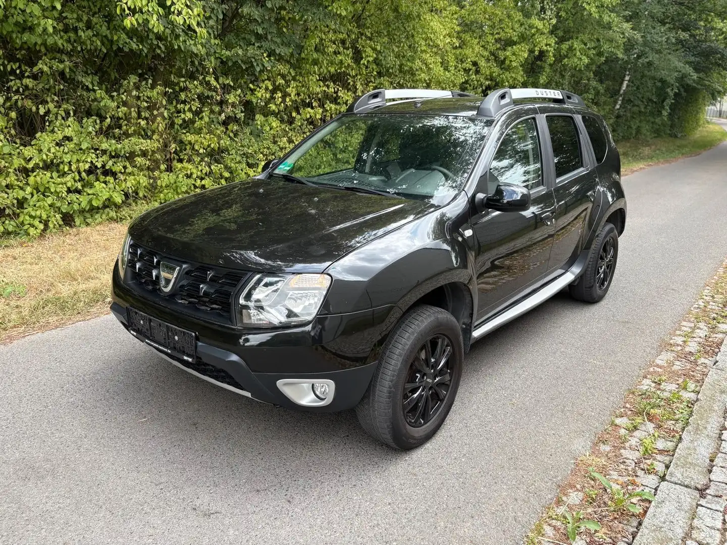 Dacia Duster Black Shadow 4x2 Schwarz - 1