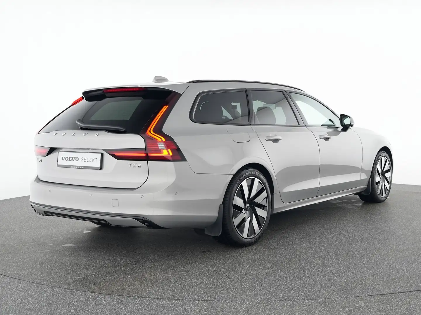 Volvo V90 Plus, T6 AWD Plug-in hybrid, Electric/Petrol Silber - 2