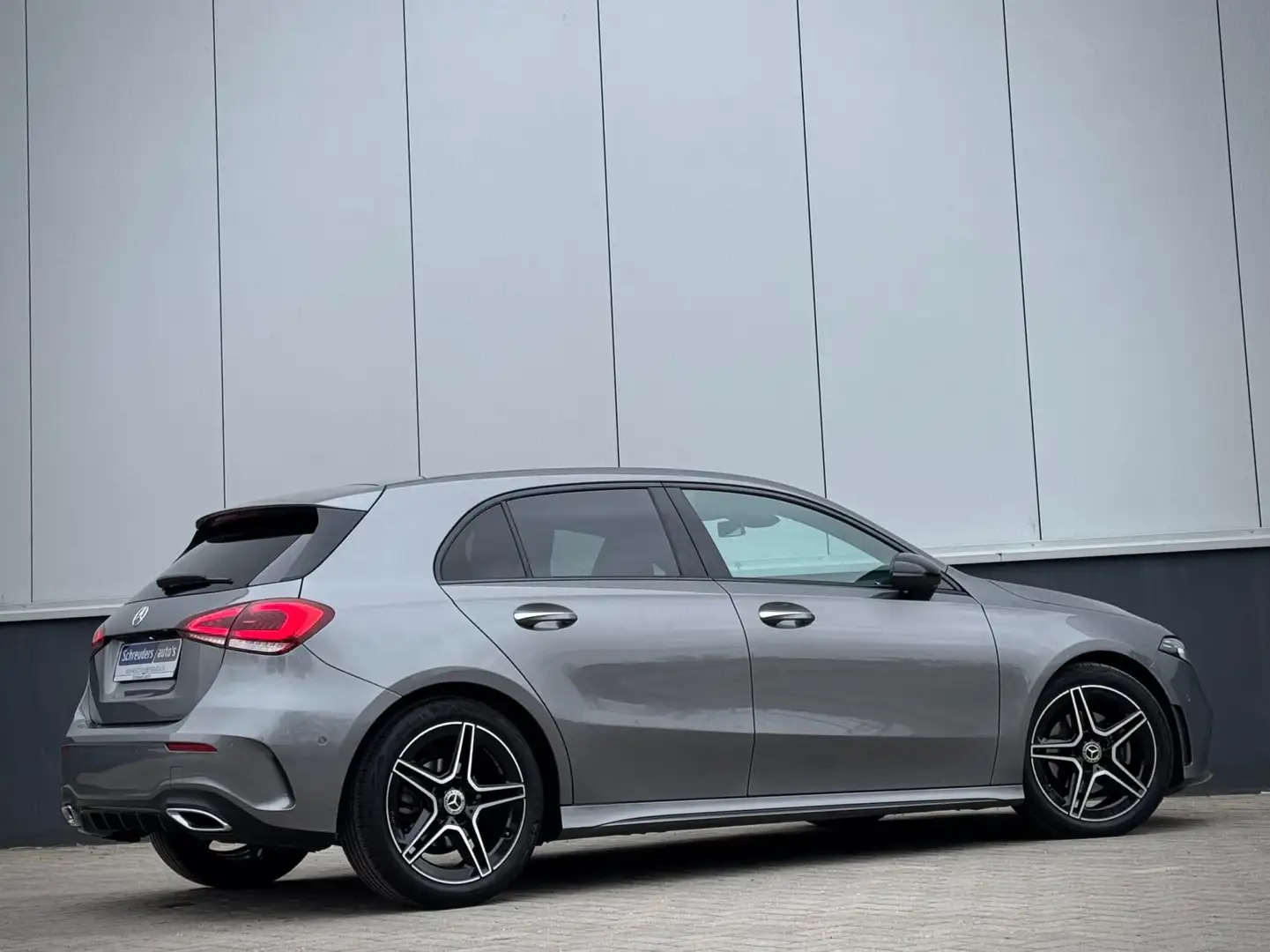 Mercedes-Benz A 180 A180 AMG Aut. Sfeer Camera Burmester Keyless 18” Grijs - 2
