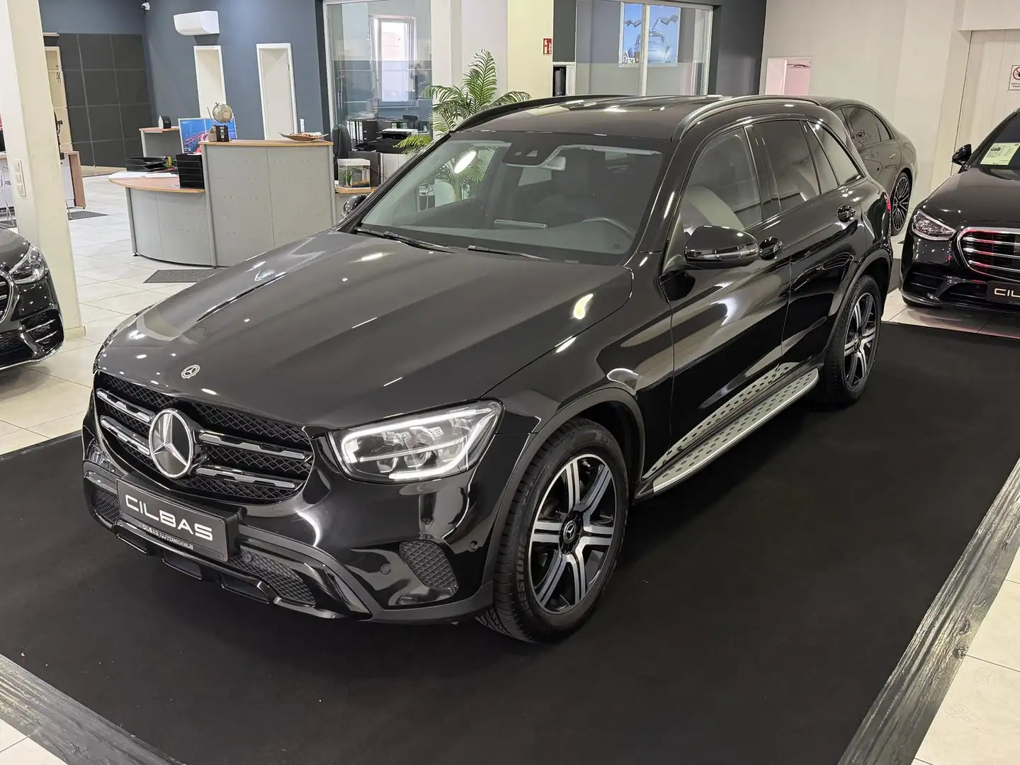 Mercedes-Benz GLC 300 4M *NIGHT*AMBIENTE*KAM*LED*DAB*SHZ* Schwarz - 1