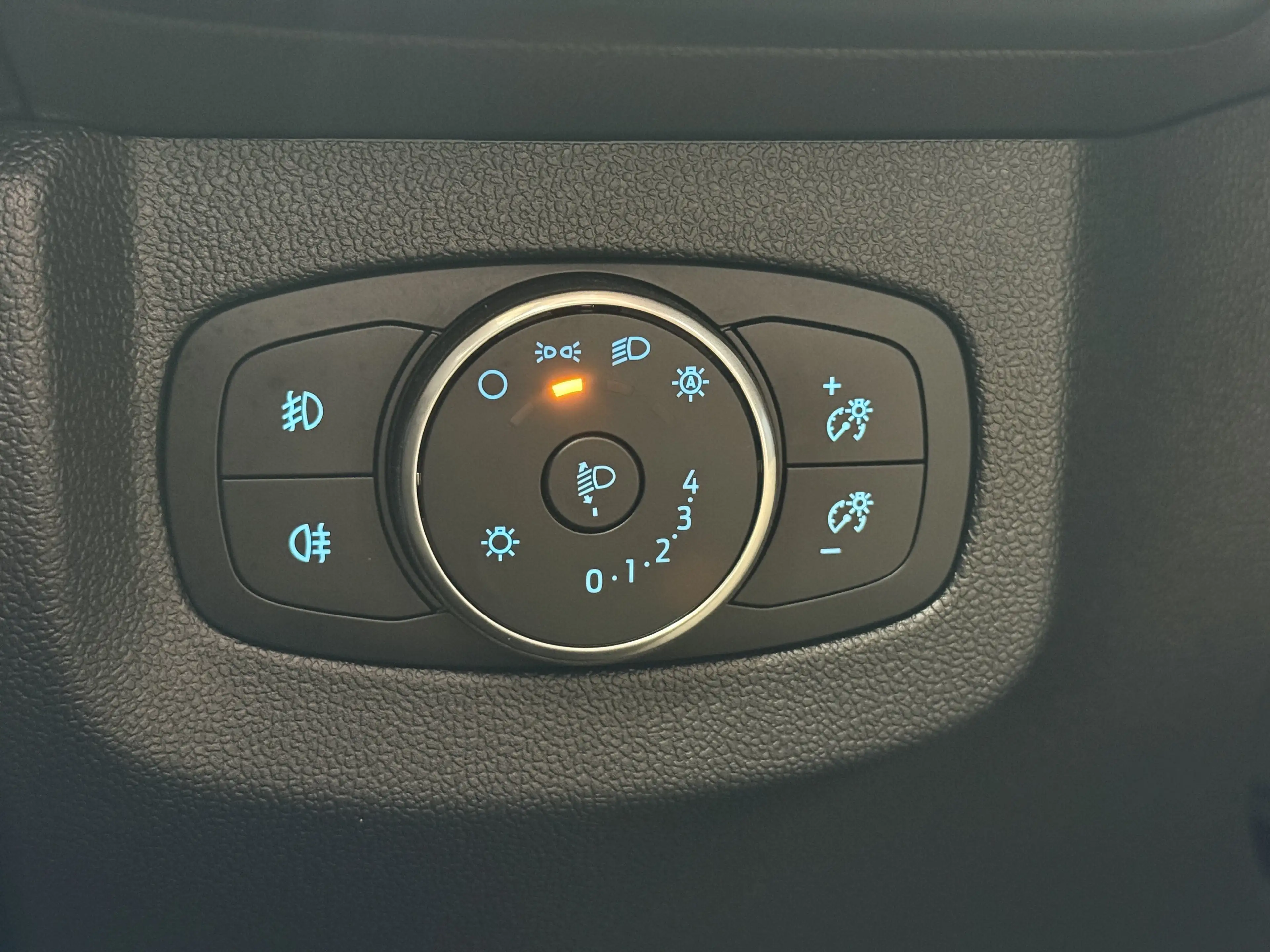 Ford Tourneo Courier Active Automatik / Winter-Paket — photo 15