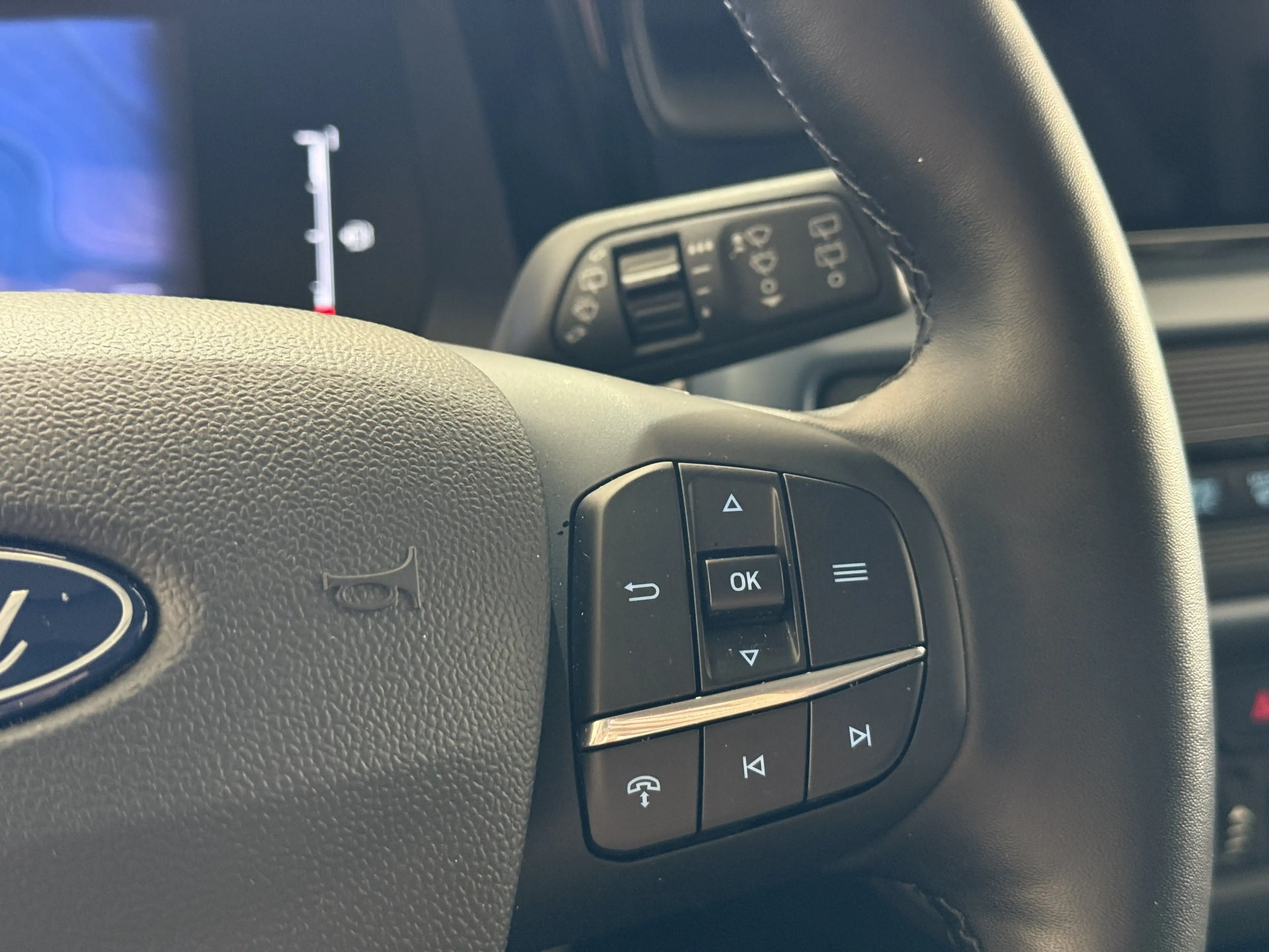 Ford Tourneo Courier Active Automatik / Winter-Paket — photo 13