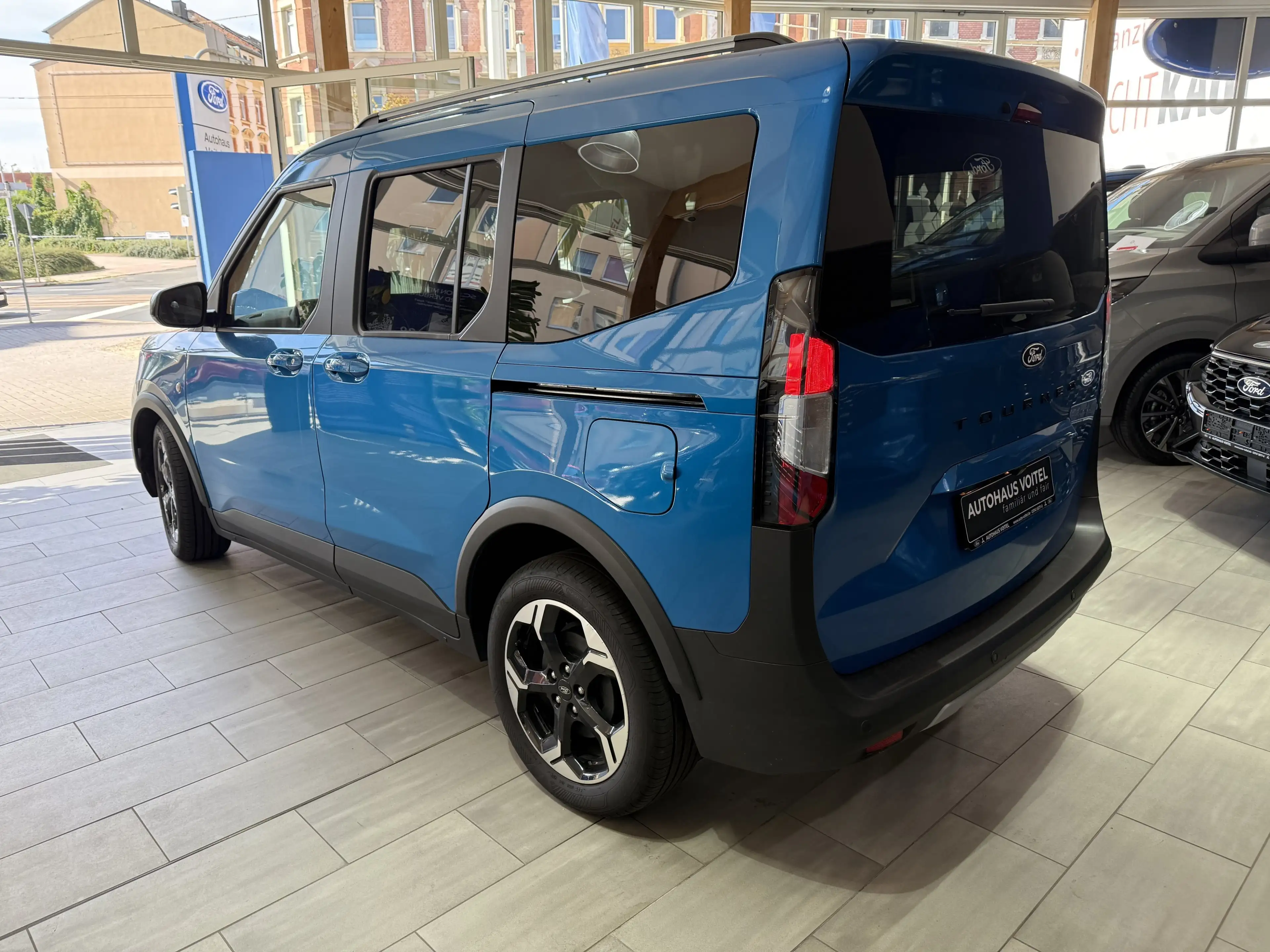 Ford Tourneo Courier Active Automatik / Winter-Paket — photo 7