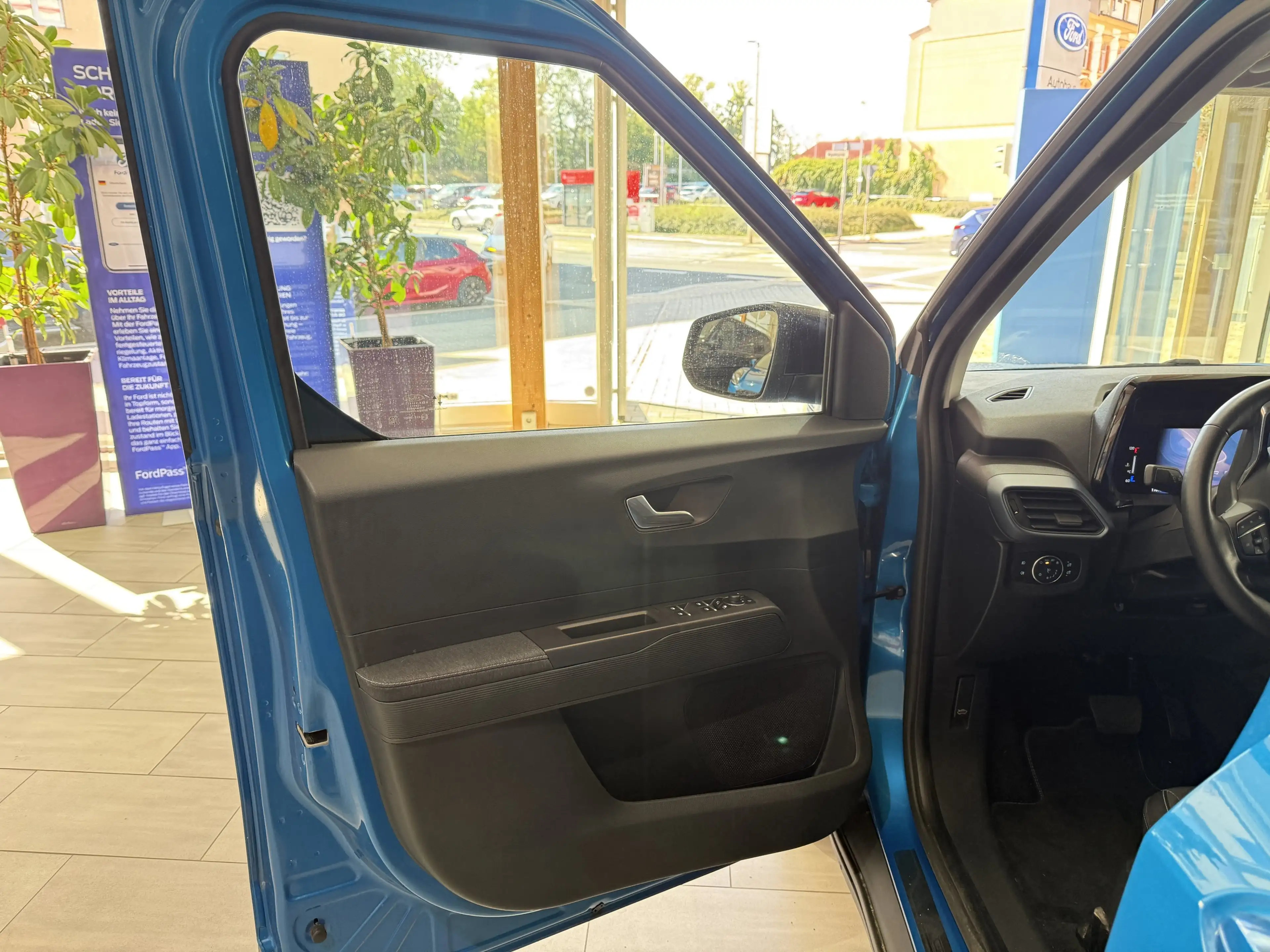 Ford Tourneo Courier Active Automatik / Winter-Paket — photo 9