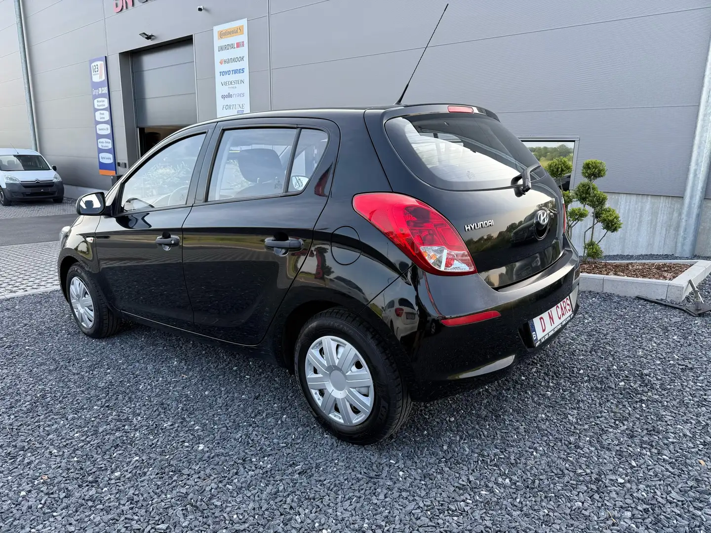 Hyundai i20 1.2i Comfort crna - 2