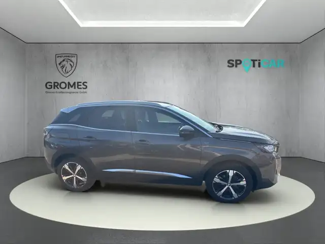 Peugeot 3008 view 2