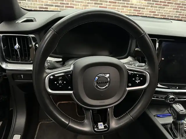 Volvo S60 view 11