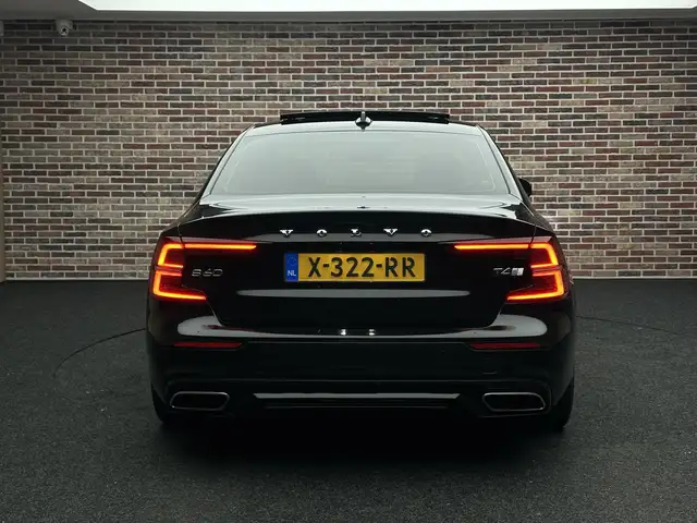 Volvo S60 view 7