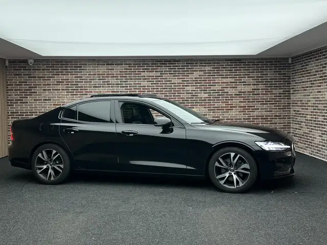 Volvo S60 view 4