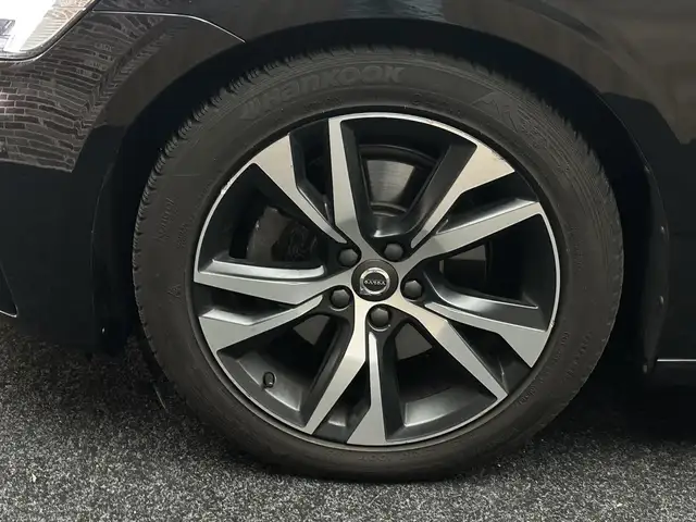 Volvo S60 view 8