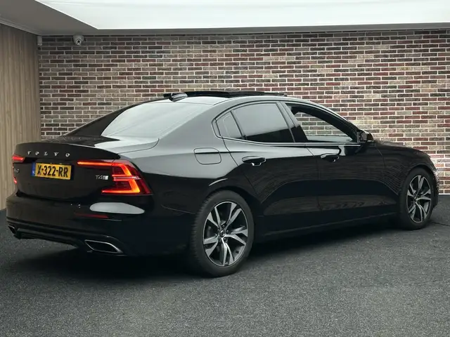 Volvo S60 view 2