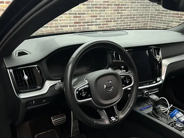 Volvo S60 view 3