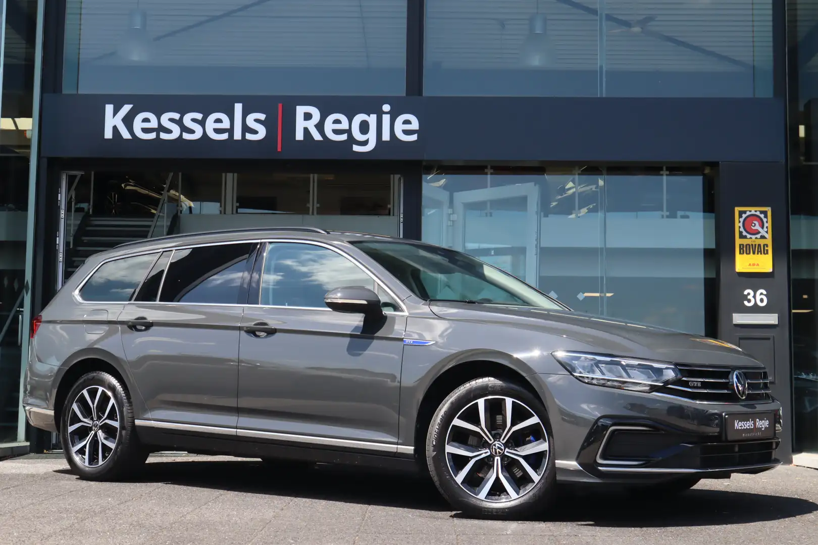 Volkswagen Passat Variant 1.4 TSI PHEV GTE Leer Virtual Elec.trekhaak Grijs - 2
