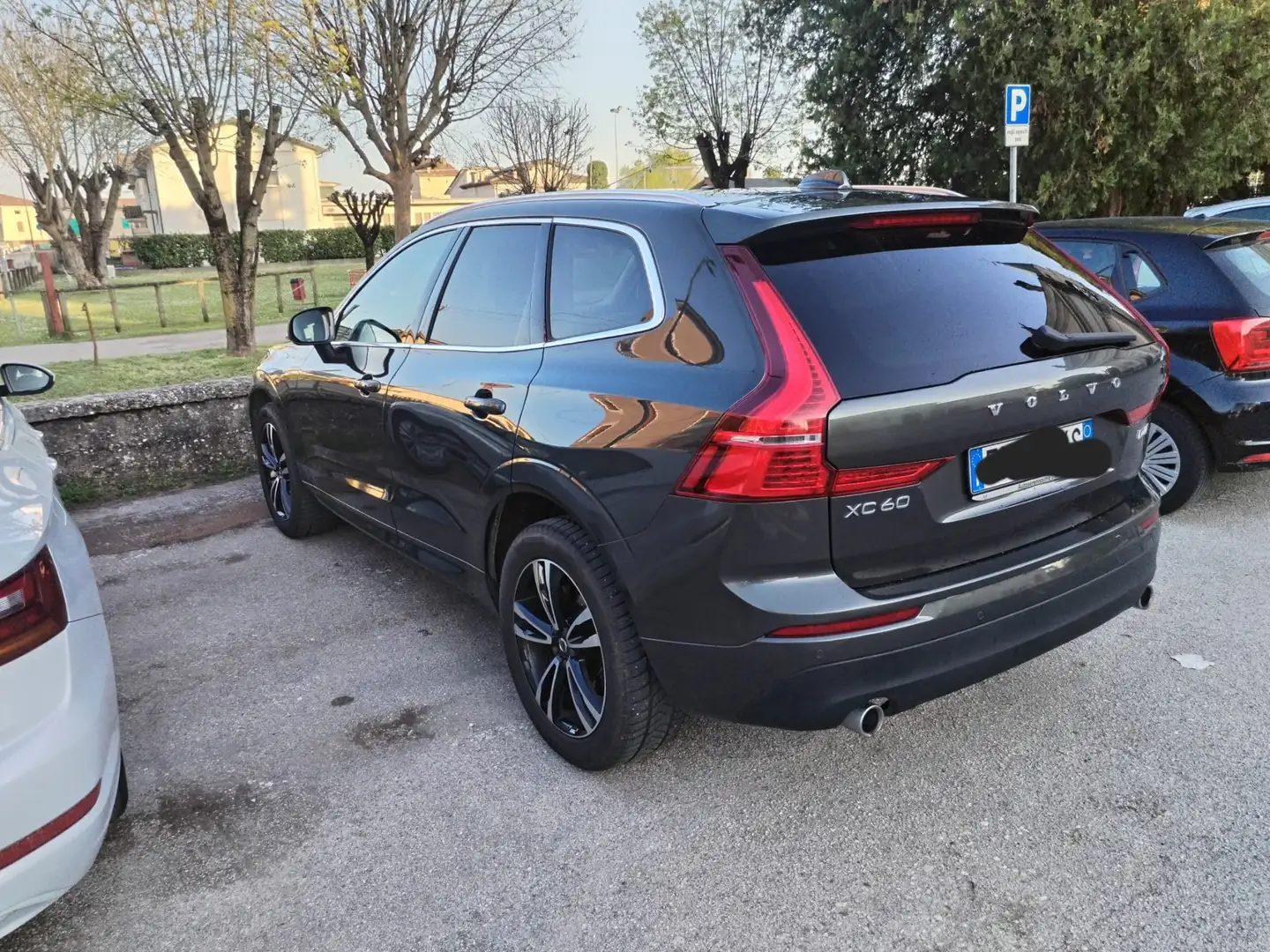 Volvo XC60 XC60 II 2018 2.0 d4 Business awd geartronic my18 Grey - 1